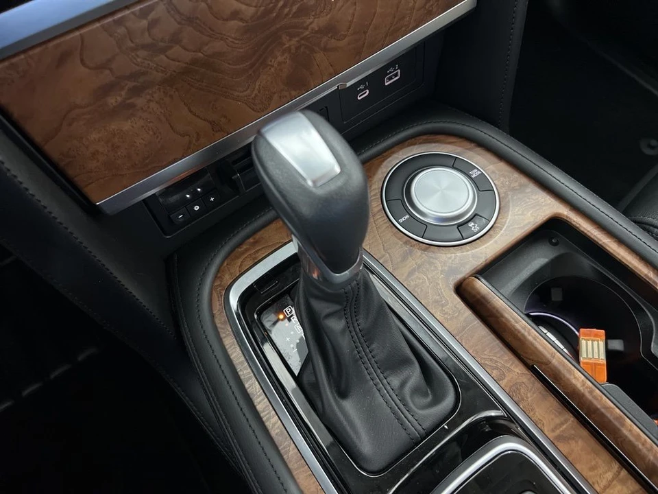 2024 Nissan Armada - Image 15 of 21
