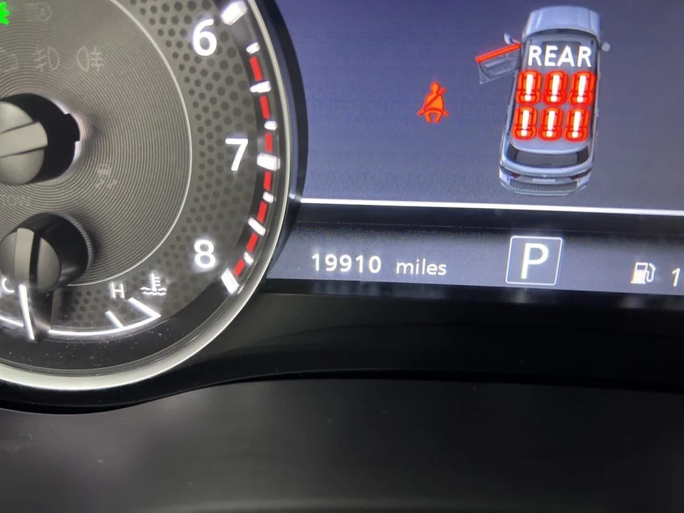 2024 Nissan Armada - Image 11 of 21