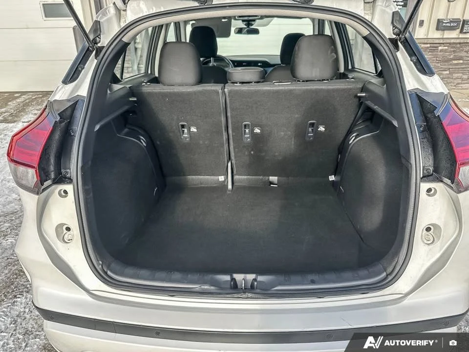 2024 Nissan Kicks - Image 15 of 20