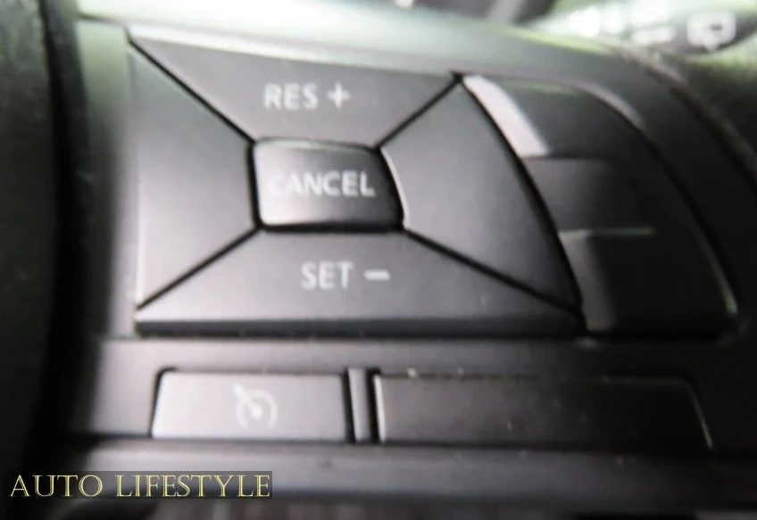 2024 Nissan Kicks - Image 30 of 31