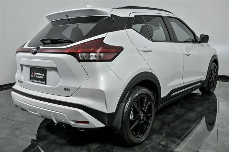2024 Nissan Kicks - Image 10 of 30