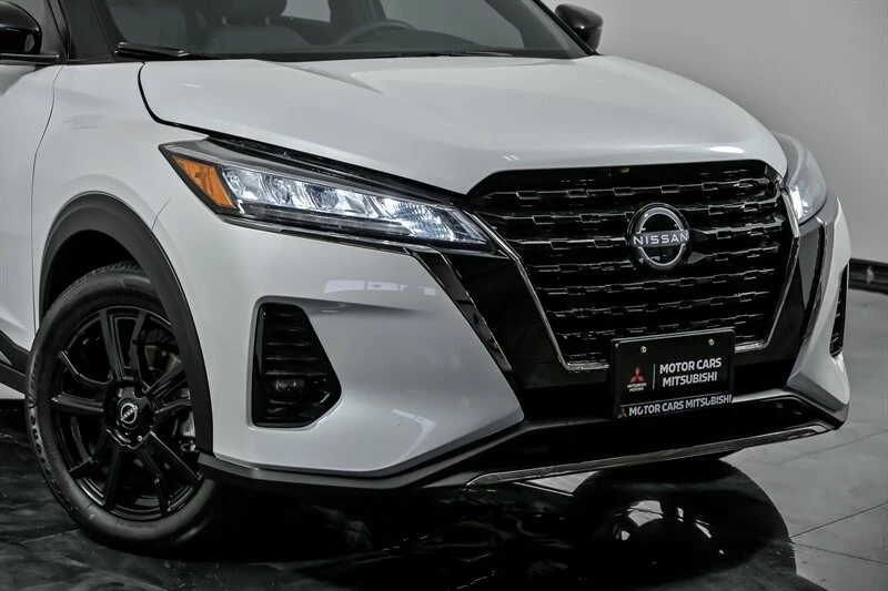 2024 Nissan Kicks - Image 2 of 30