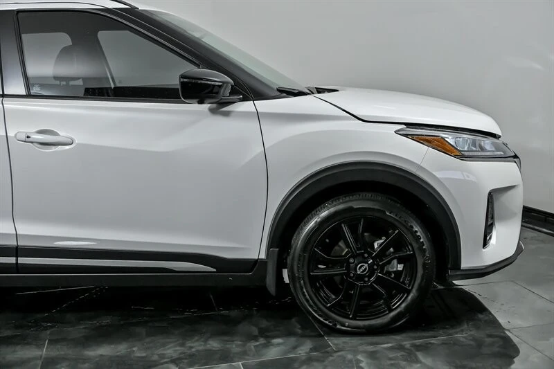 2024 Nissan Kicks - Image 12 of 30