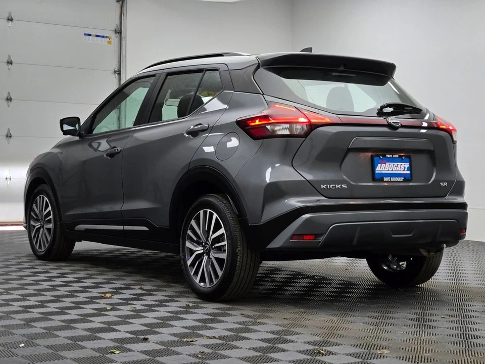 2024 Nissan Kicks - Image 9 of 12