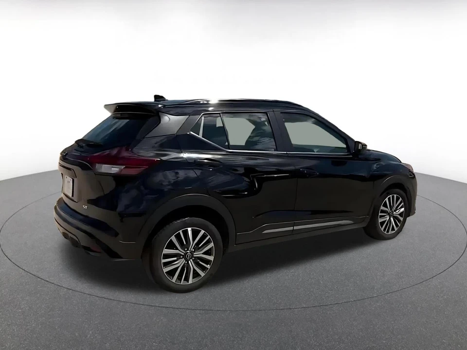 2024 Nissan Kicks - Image 17 of 31