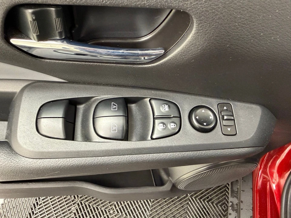 2024 Nissan Kicks - Image 15 of 29