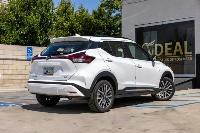 2024 Nissan Kicks - Image 10 of 31