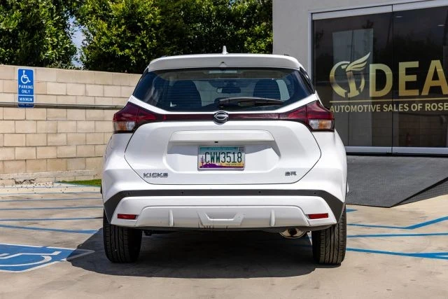 2024 Nissan Kicks - Image 9 of 31