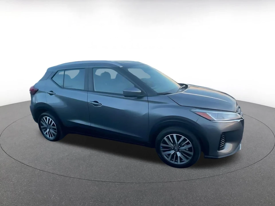 2024 Nissan Kicks - Image 2 of 31