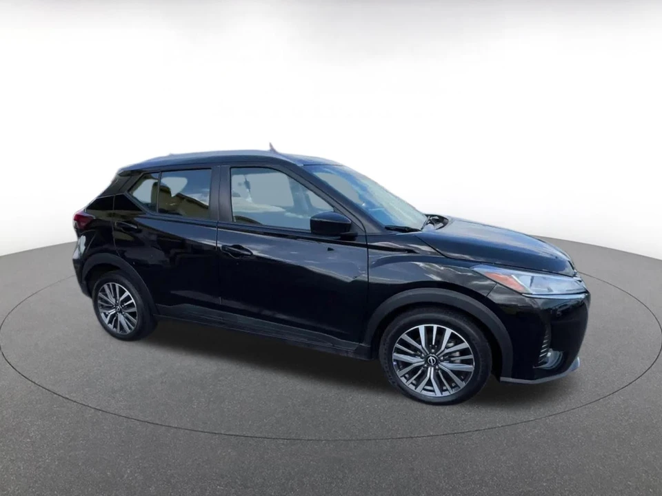 2024 Nissan Kicks - Image 2 of 31