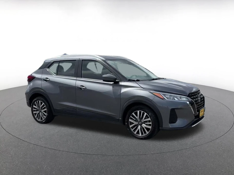 2024 Nissan Kicks - Image 2 of 31