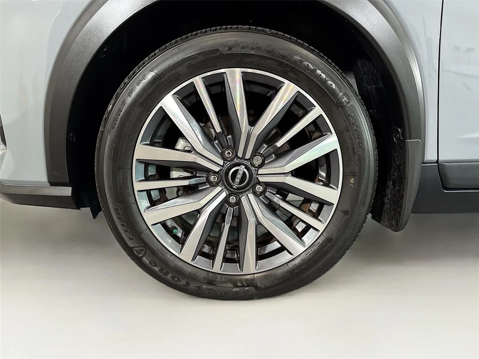 2024 Nissan Kicks - Image 27 of 31