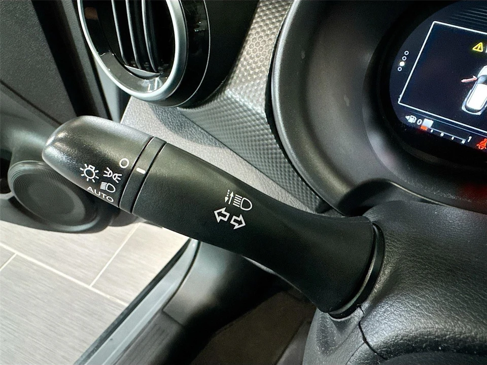 2024 Nissan Kicks - Image 5 of 31