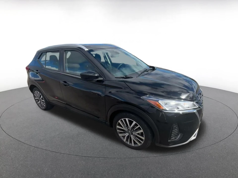 2024 Nissan Kicks - Image 2 of 31