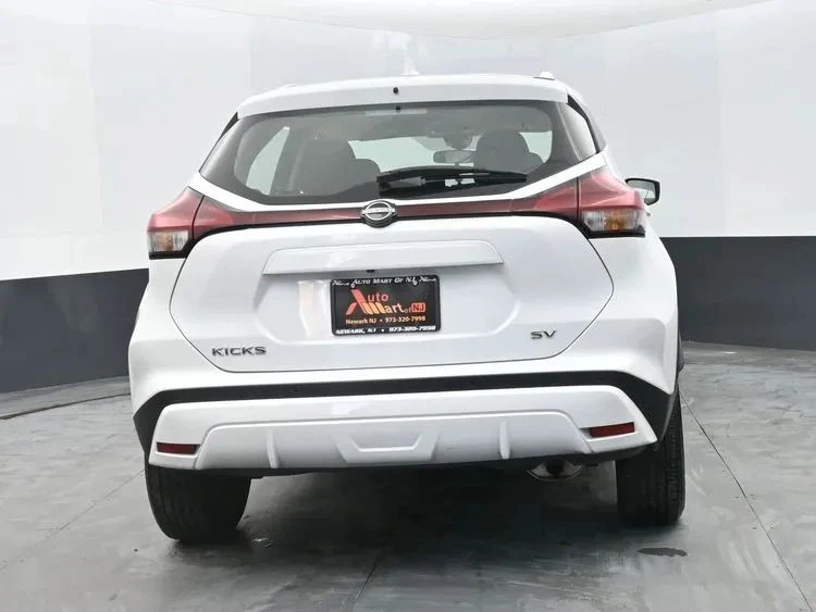 2024 Nissan Kicks - Image 8 of 12