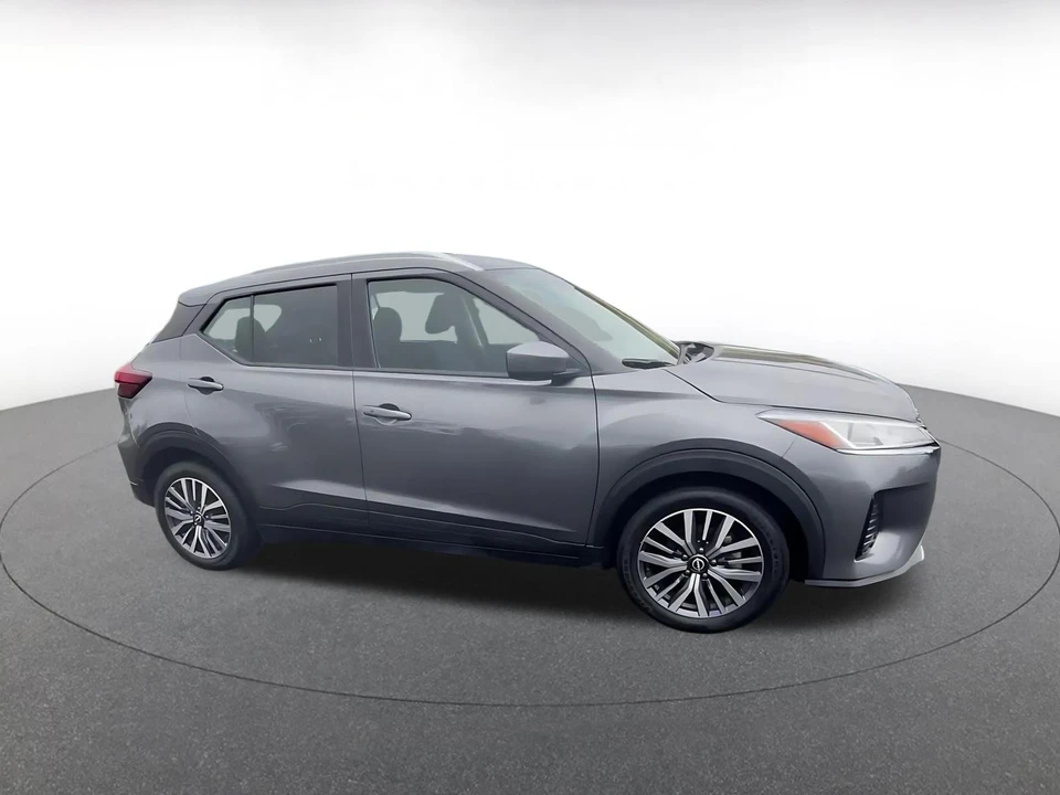 2024 Nissan Kicks - Image 2 of 31