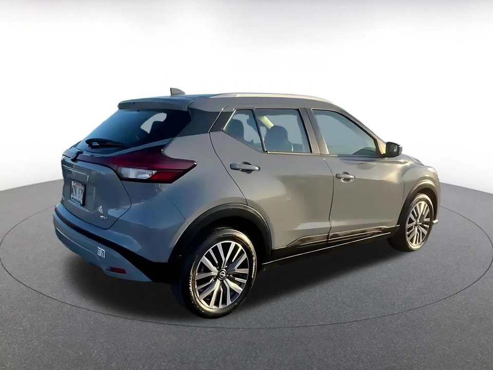 2024 Nissan Kicks - Image 12 of 31
