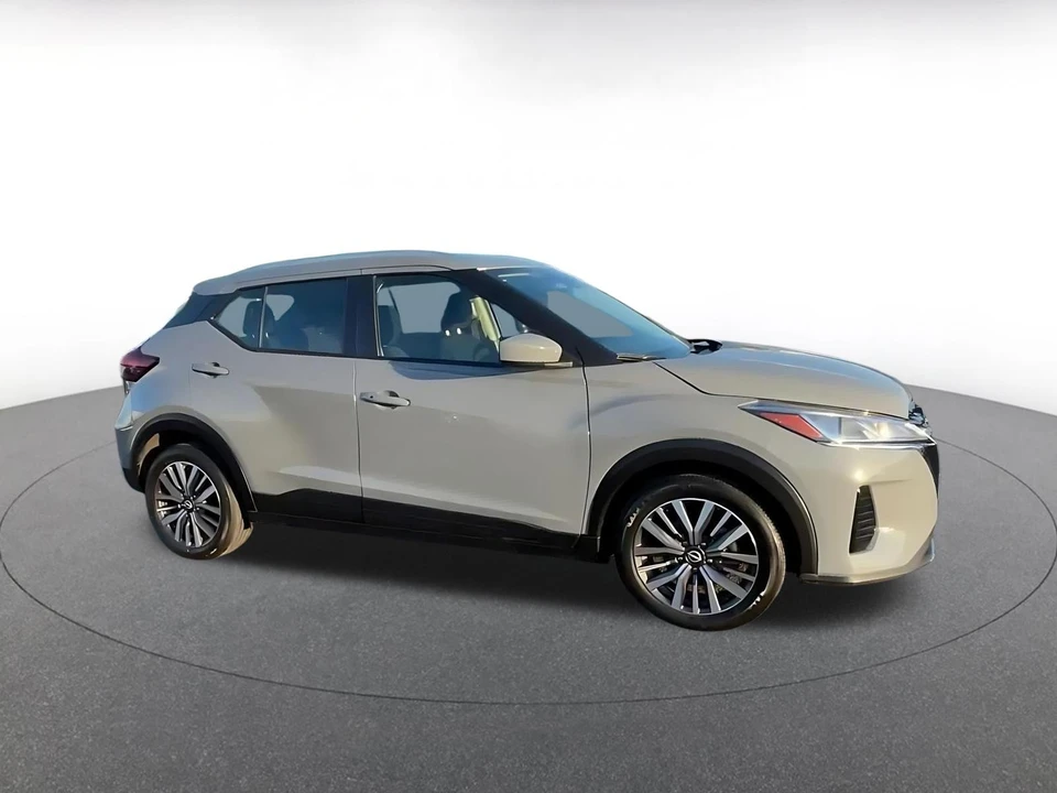 2024 Nissan Kicks - Image 2 of 31