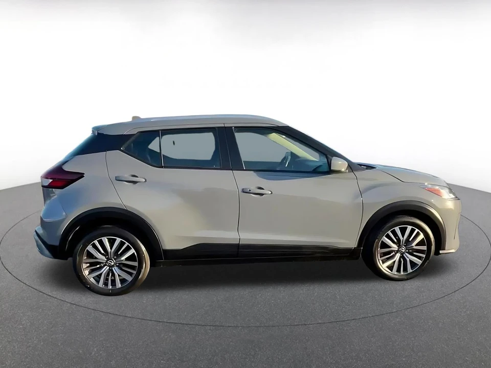 2024 Nissan Kicks - Image 13 of 31