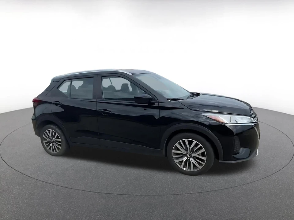2024 Nissan Kicks - Image 2 of 31