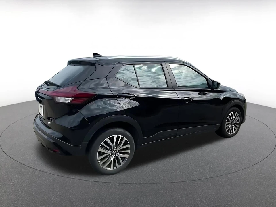2024 Nissan Kicks - Image 12 of 31