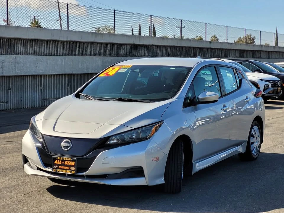 2024 Nissan Leaf - Image 2 of 16