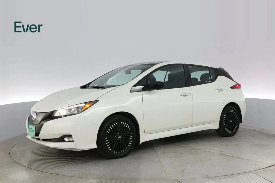 2024 Nissan Leaf - Image 15 of 20
