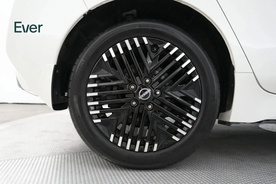 2024 Nissan Leaf - Image 19 of 20