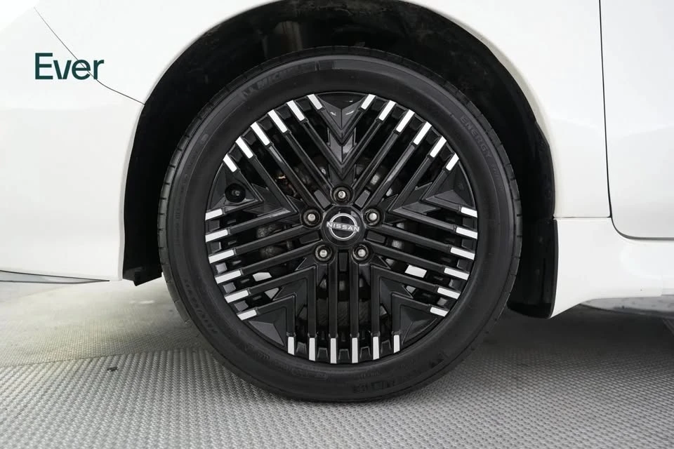 2024 Nissan Leaf - Image 17 of 20