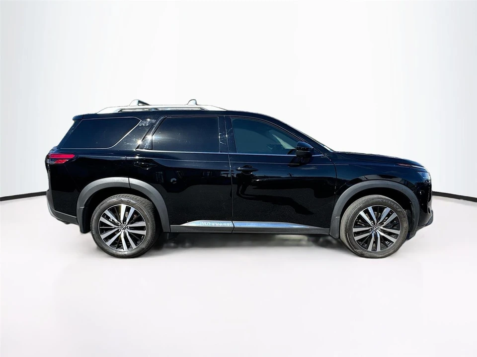 2024 Nissan Pathfinder 5th Gen - Image 15 of 16