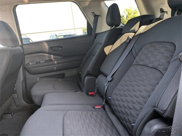 2024 Nissan Pathfinder 5th Gen - Image 15 of 21