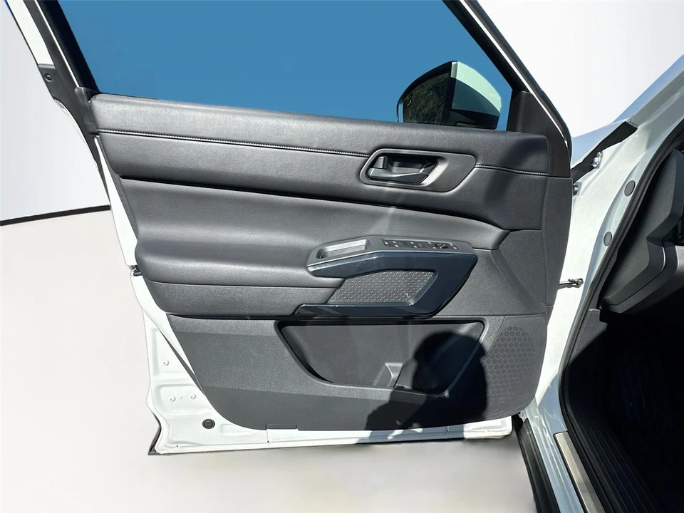2024 Nissan Pathfinder 5th Gen - Image 18 of 21