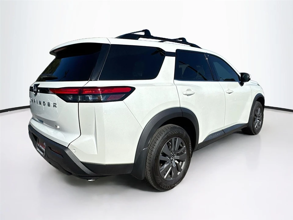 2024 Nissan Pathfinder 5th Gen - Image 14 of 15