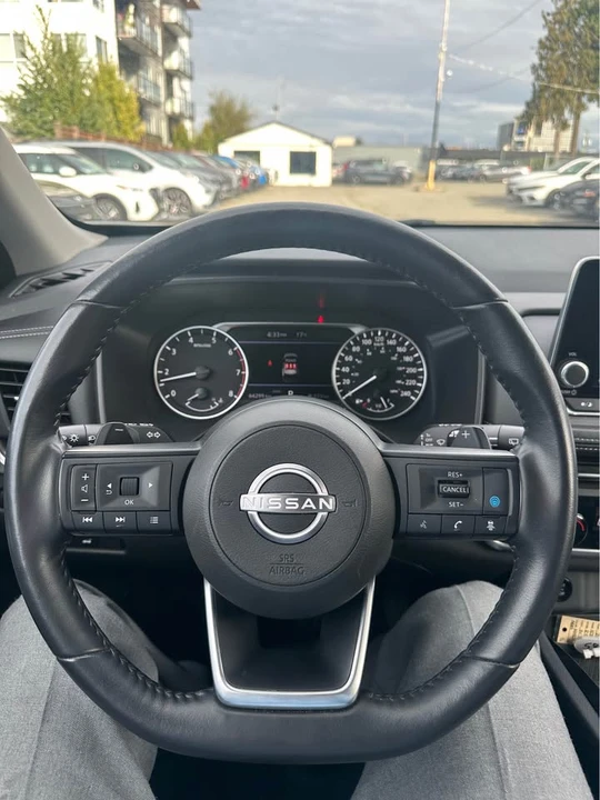 2024 Nissan Rogue - Image 10 of 17