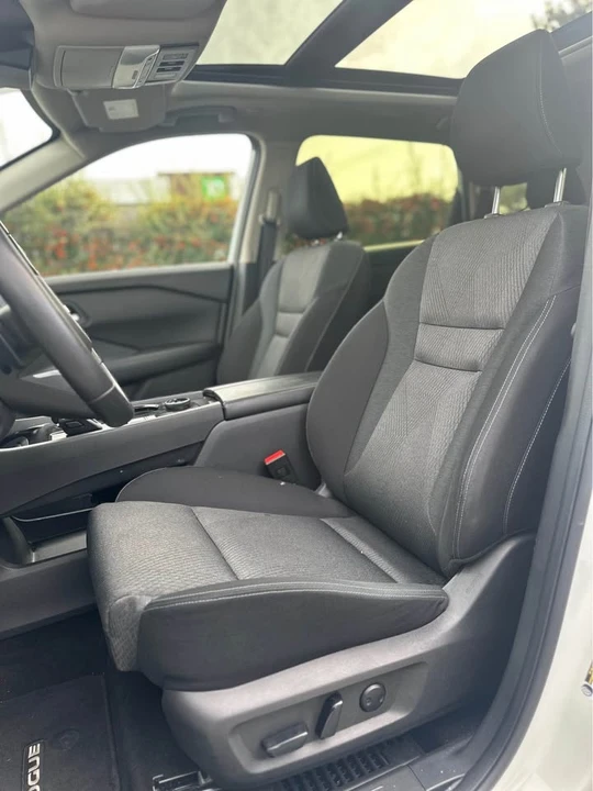 2024 Nissan Rogue - Image 15 of 17