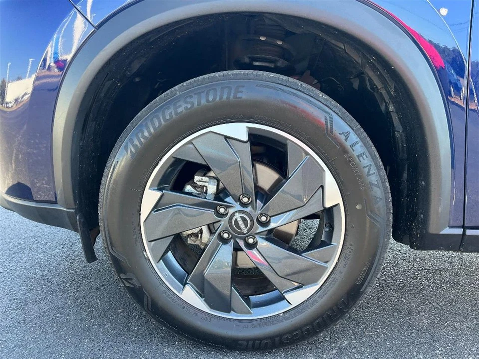 2024 Nissan Rogue - Image 9 of 31