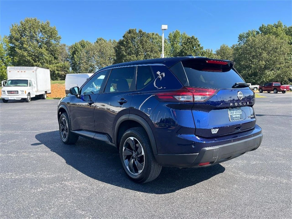 2024 Nissan Rogue - Image 5 of 31