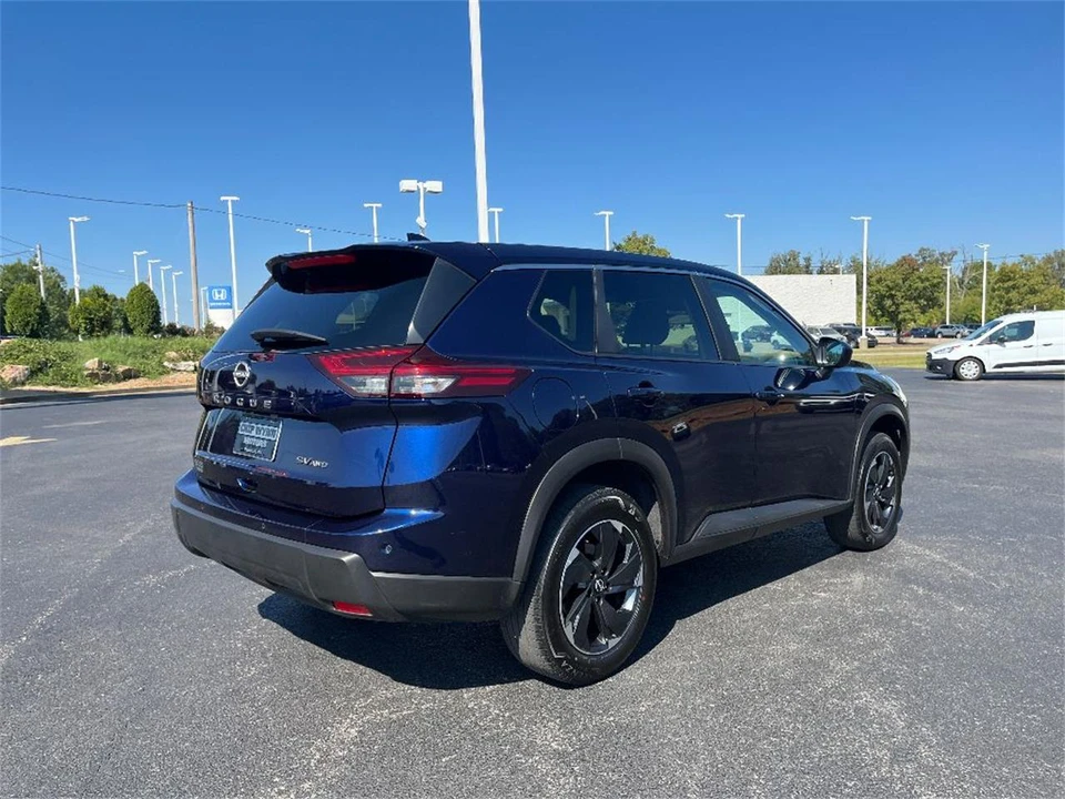 2024 Nissan Rogue - Image 7 of 31