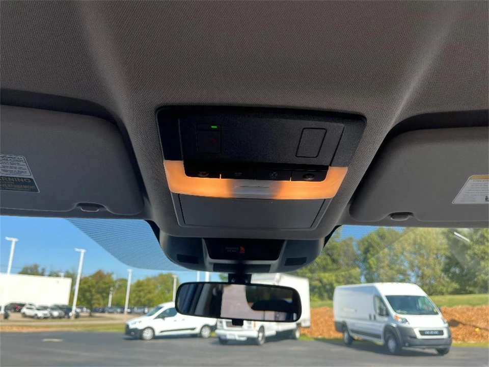 2024 Nissan Rogue - Image 25 of 31
