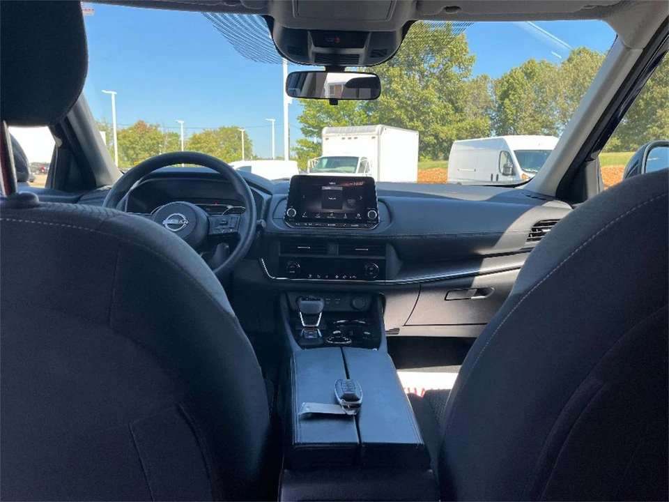 2024 Nissan Rogue - Image 19 of 31