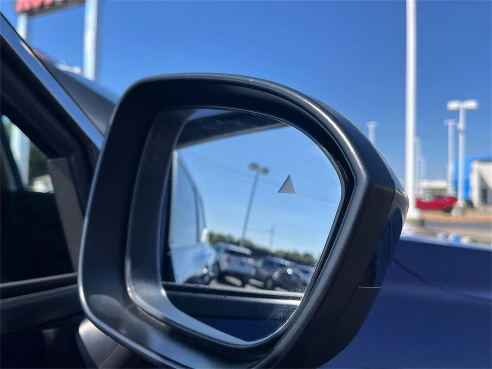 2024 Nissan Rogue - Image 17 of 31