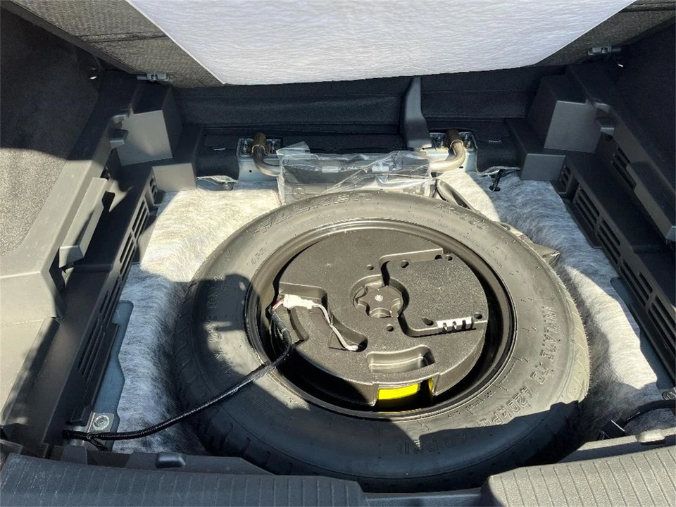 2024 Nissan Rogue - Image 14 of 31