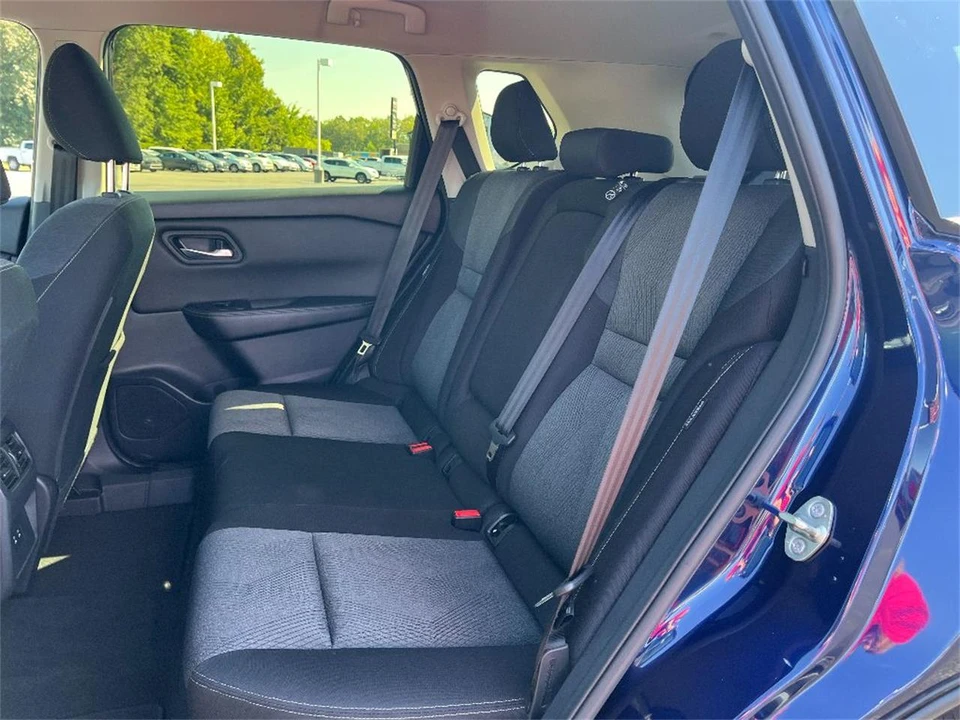 2024 Nissan Rogue - Image 18 of 31