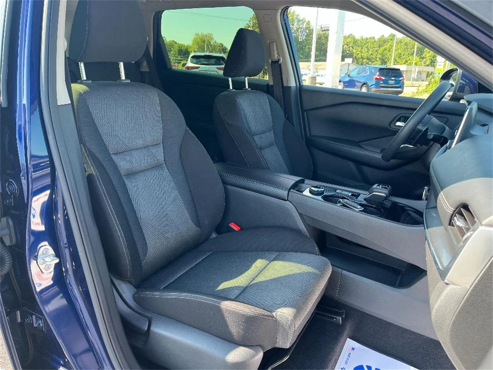 2024 Nissan Rogue - Image 16 of 31