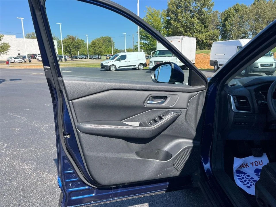 2024 Nissan Rogue - Image 30 of 31