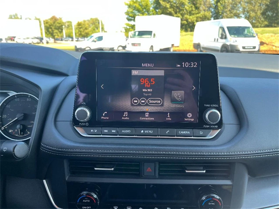 2024 Nissan Rogue - Image 26 of 31