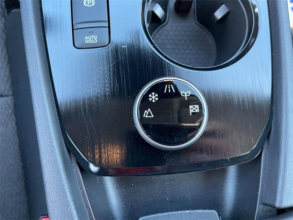 2024 Nissan Rogue - Image 22 of 31