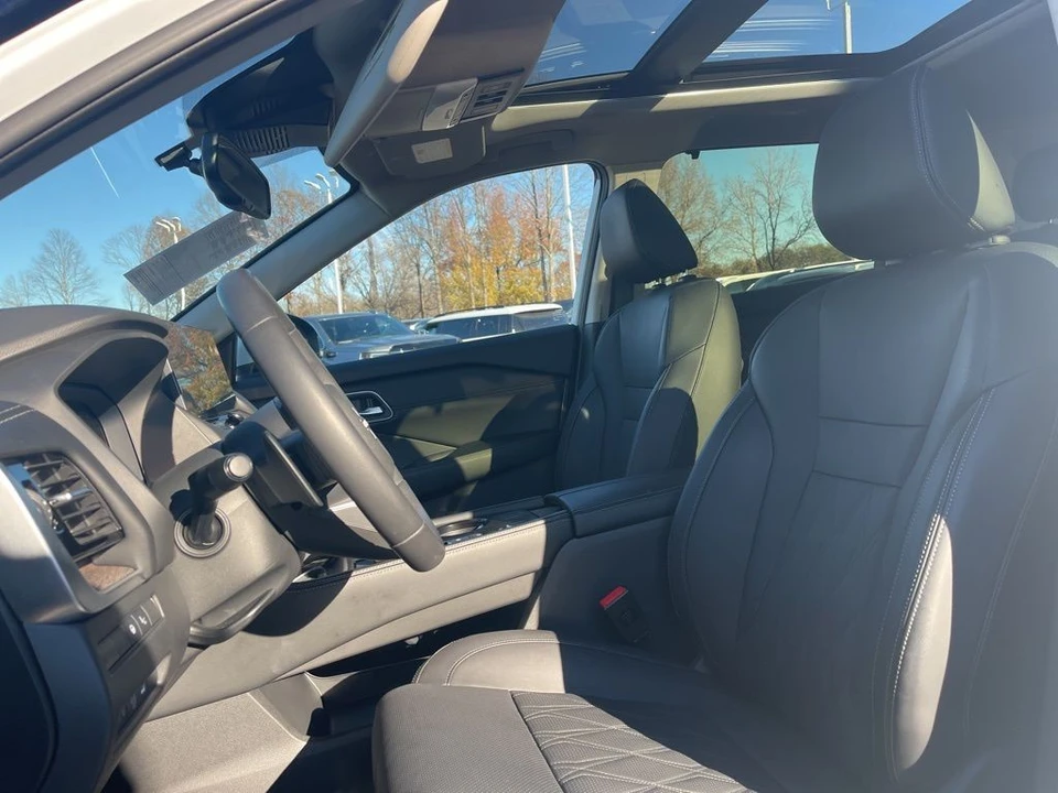 2024 Nissan Rogue - Image 10 of 12