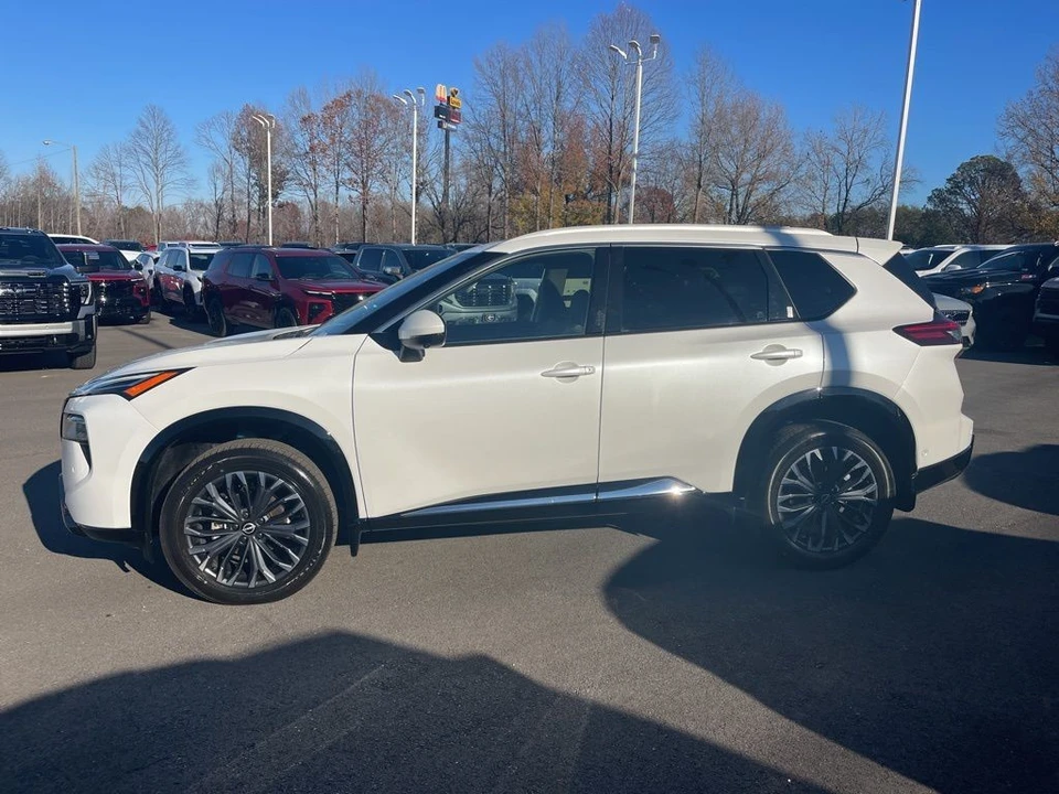 2024 Nissan Rogue - Image 2 of 12