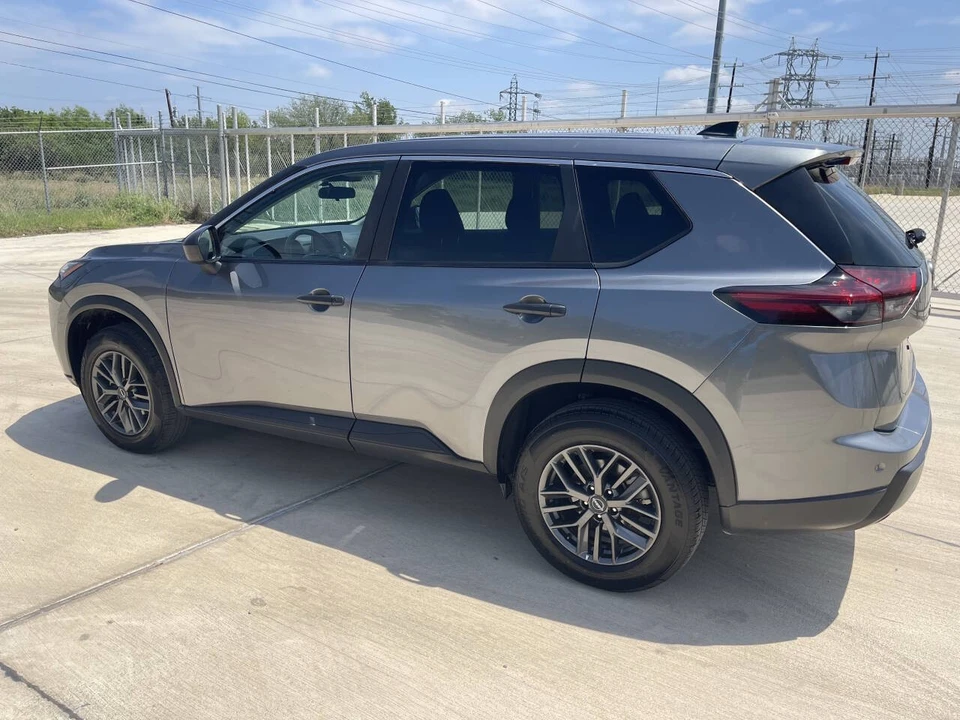 2024 Nissan Rogue - Image 11 of 21